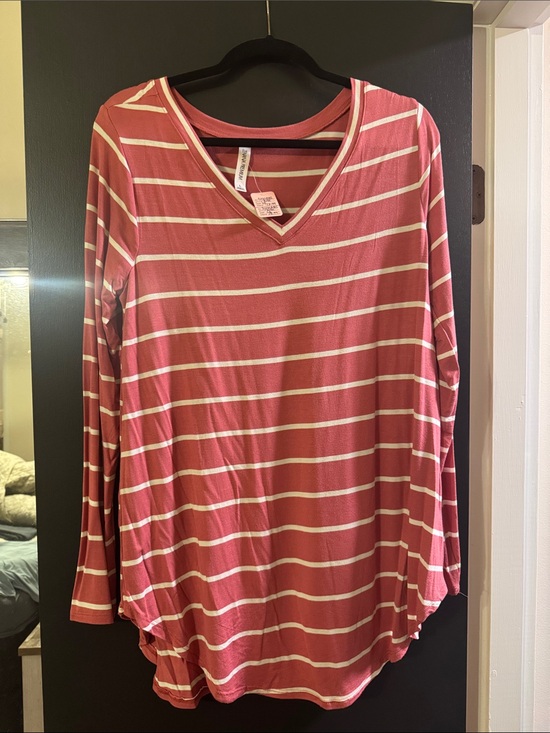 Zenana Outfitters Tops - Zenana Outfitters Mauve and White Striped V-Neck Long Sleeve Top